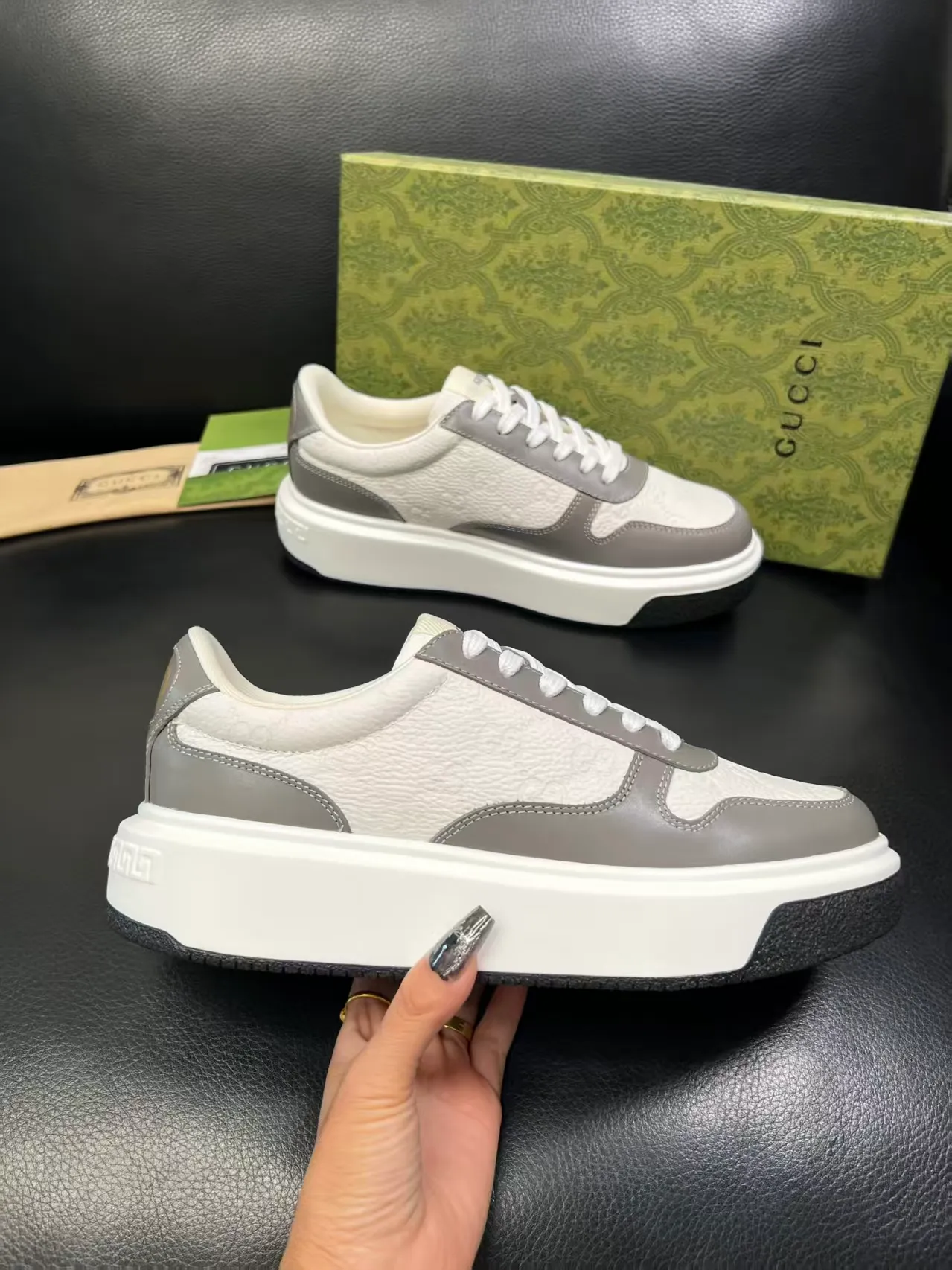 P460 new men's shoes GUCCI [Lightning] latest shoes are shipped. Original quality, fashionable, made of special materials, sheepskin lining, brand new packaging. The foot feels super comfortable and the workmanship is impeccable. Size: Male 38-45.